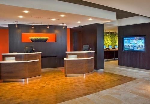 Courtyard Downtown Hotel 3*